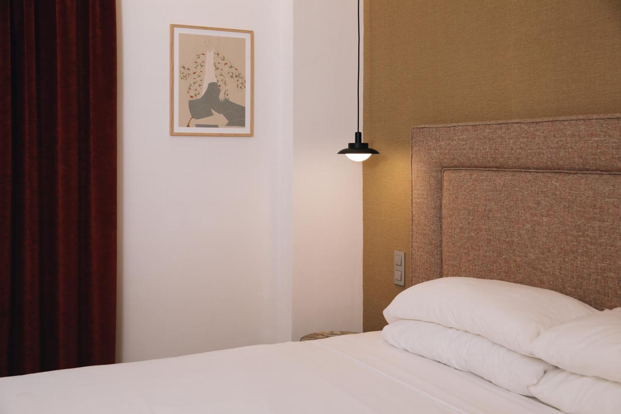 Deluxe Suite with Spa Bath,1589583948:JPEG